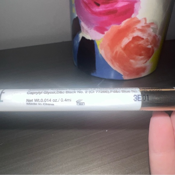 🔴 3/$18 5/$25 NEW Estate Cosmetics Precision Liquid Liner, Black, 0.4 mL NIP - Picture 4 of 6